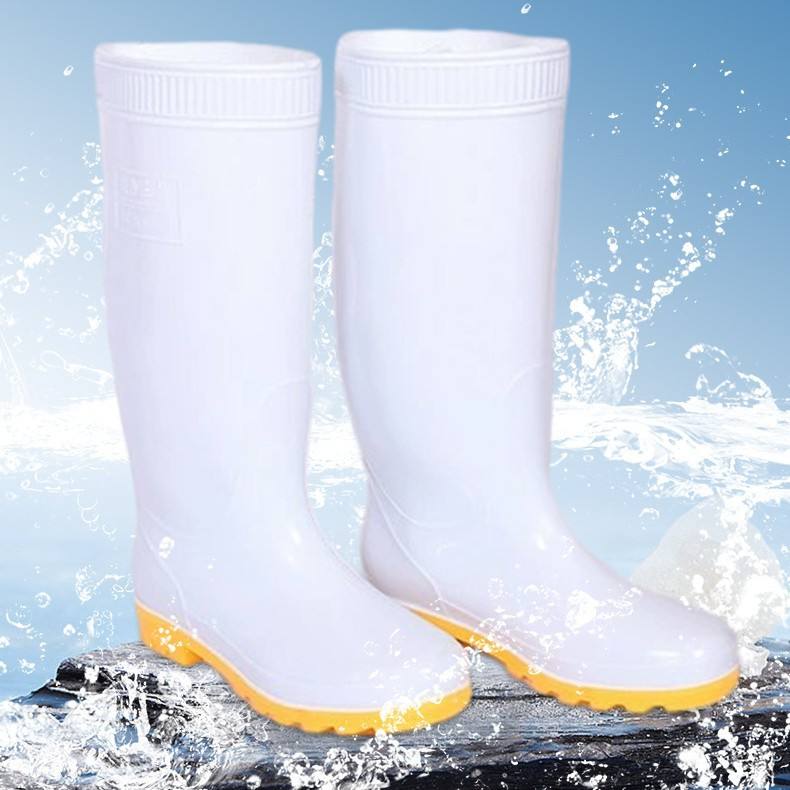 Călăși de ploaie din PVC versus călăși de ploaie din cauciuc: care material îndeplinește nevoile dumneavoastră?